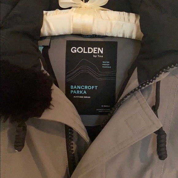 COPY - Aritzia, Bancroft Down Parka. - Picture 4 of 7